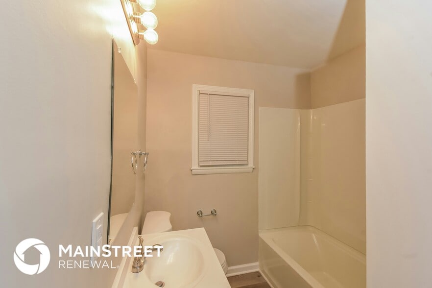 Building Photo - 5234 E 20th St