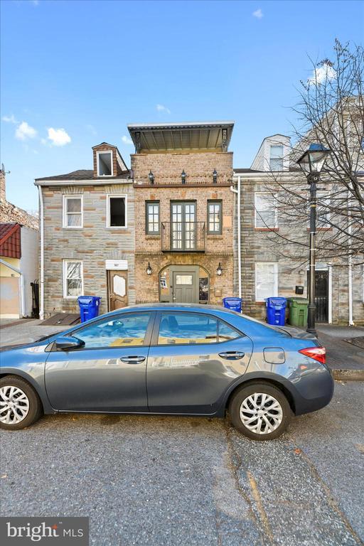 Building Photo - 919 Eastern Ave