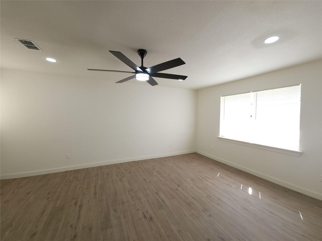 Building Photo - 1502 Hiawatha Way