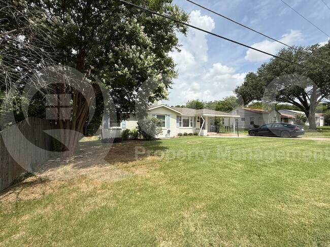Building Photo - 3216 Marys Ln