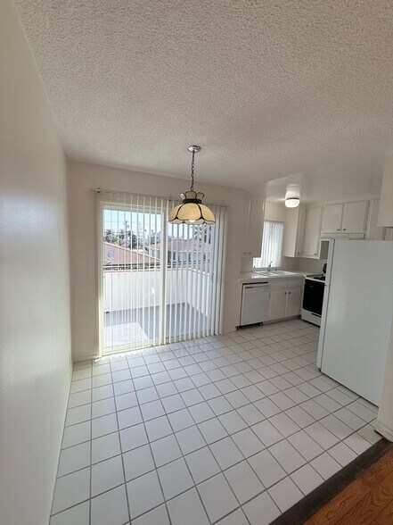 Building Photo - 4432 Franklin Ave