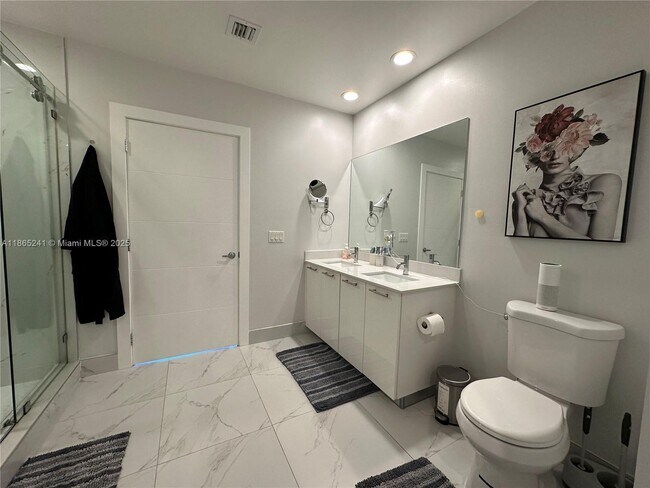 Building Photo - 950 Brickell Bay Dr