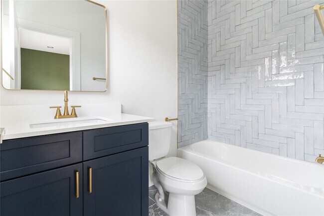 Building Photo - 2428 Ella Blvd