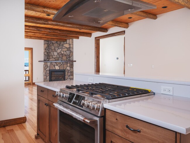 Building Photo - Spacious & Elegant 3-Bedroom Home – Flexib...