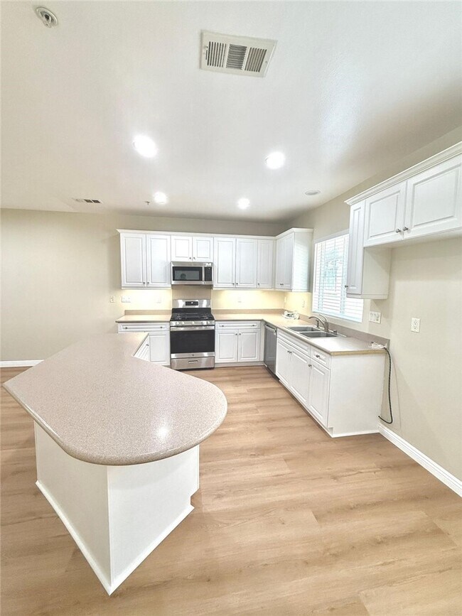 Primary Photo - 1274 Riverrock Rd