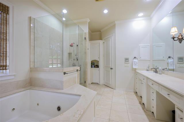 Building Photo - 6520 Twin Oaks Dr