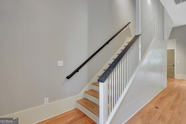 Building Photo - 10659 Serenbe Ln