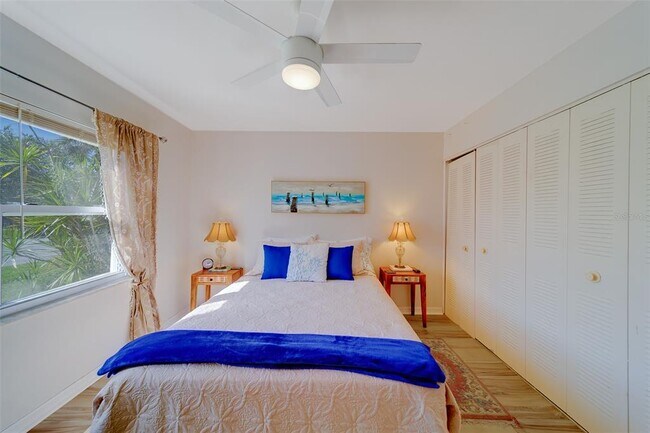 Building Photo - 13827 Mission Oaks Blvd