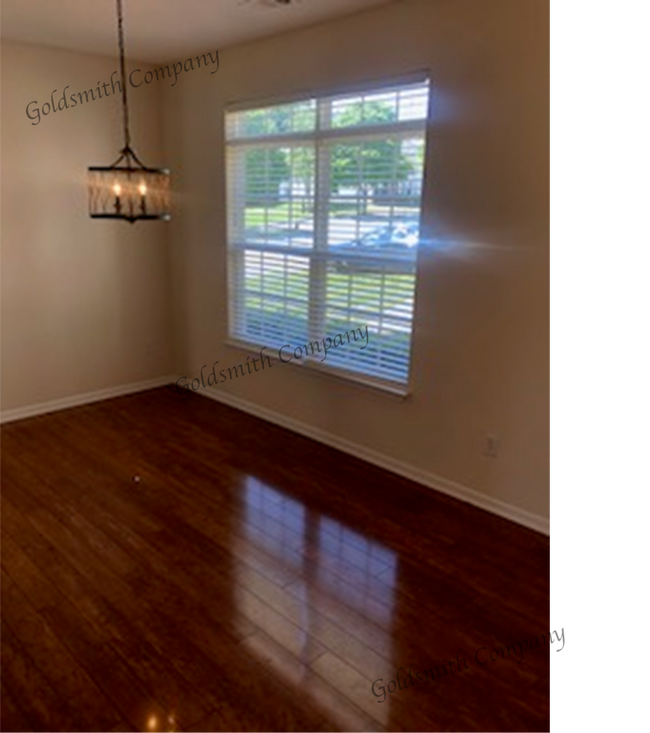 Building Photo - "2-Bed Condo with 2.5 Baths in Mauldin – S...