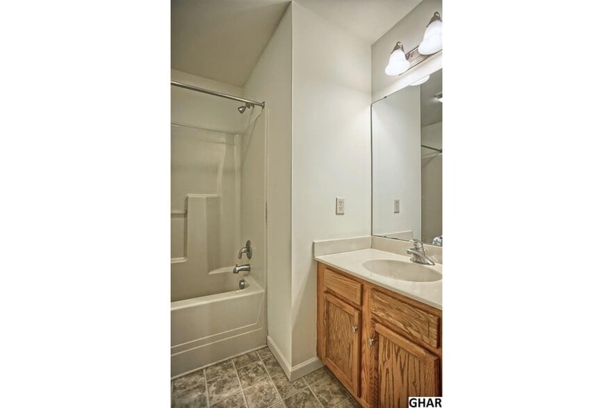 Building Photo - 479 Waterleaf Court