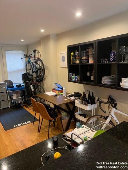 Building Photo - 61 Joy St