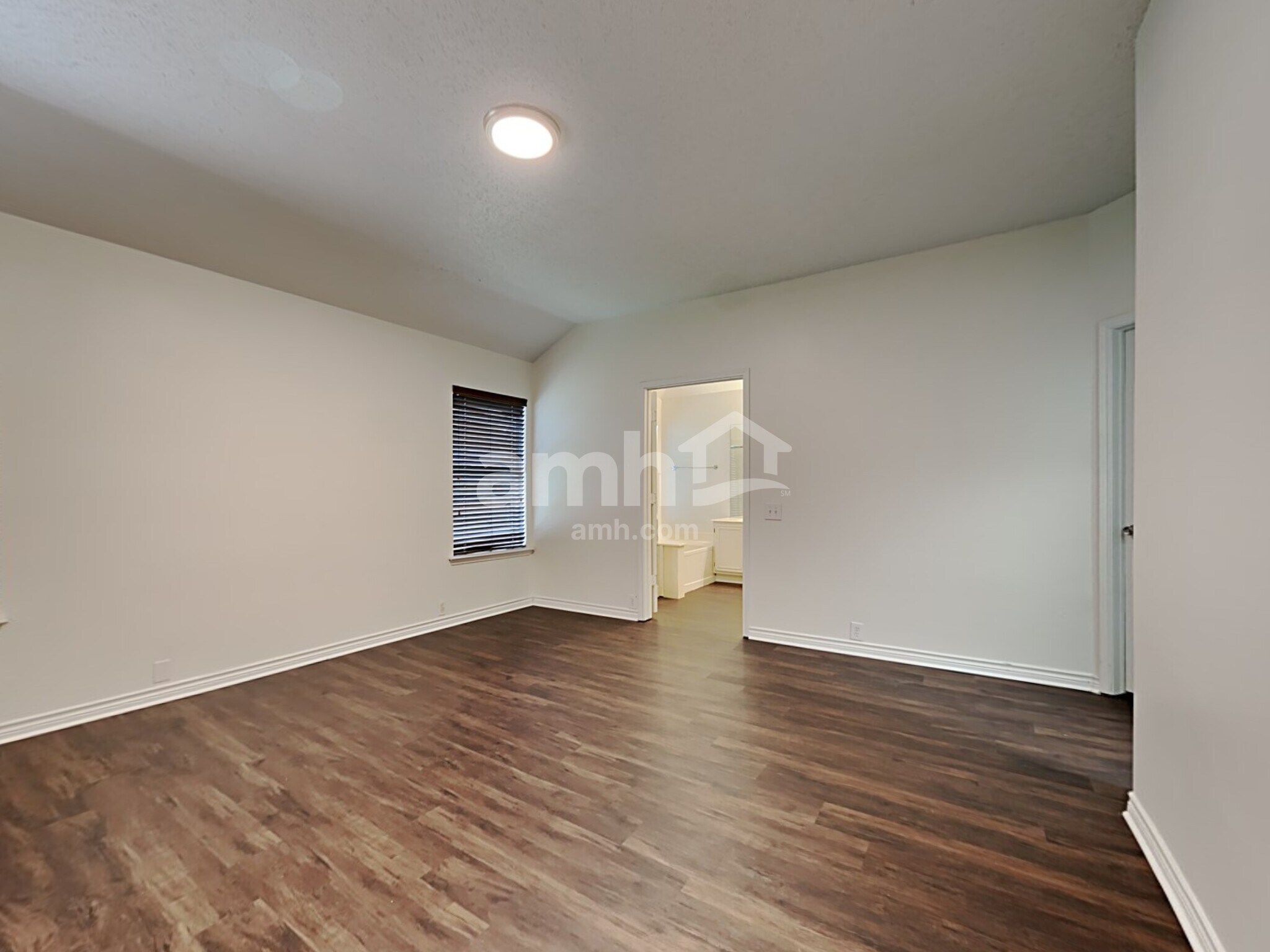Building Photo - 933 Paddington Dr E