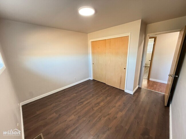 Building Photo - 4 Bedroom / 2 Bathroom Charming Home with Spacious Layout & Private Yard!