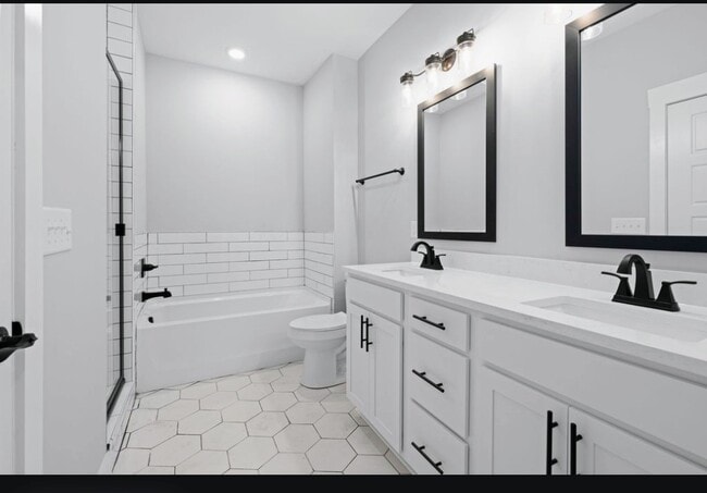 Building Photo - 955 Alton Dr