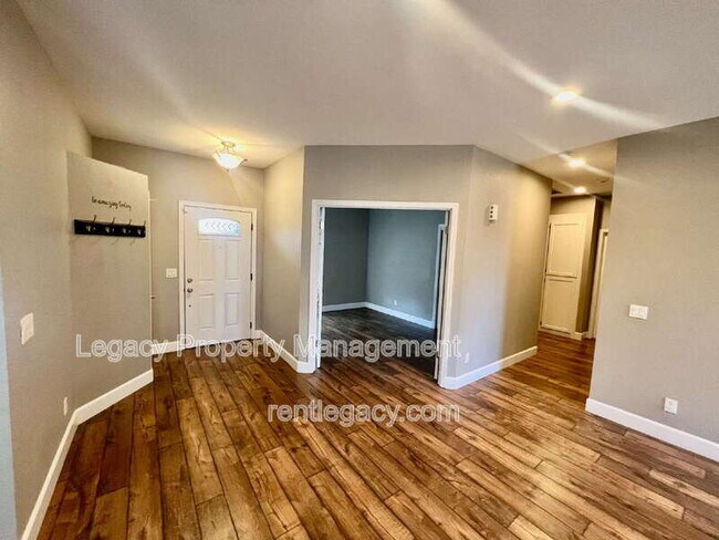 Building Photo - 1605 Paseo Flores Dr