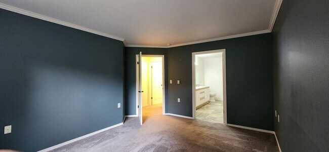 Building Photo - 3 bedroom 2 bath First Floor Condo in Lake Stevens $2395.00