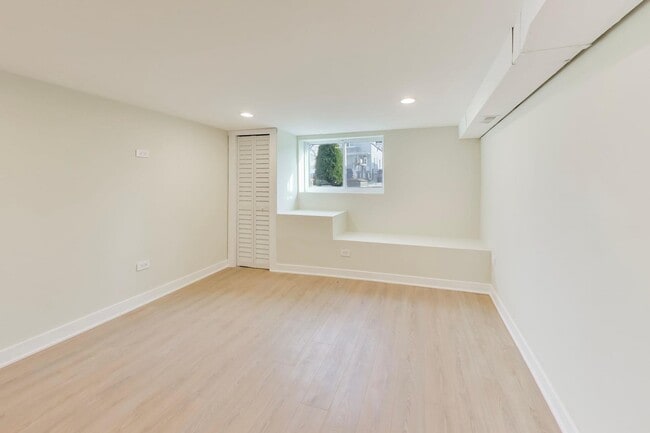Building Photo - 6730 W Dakin St