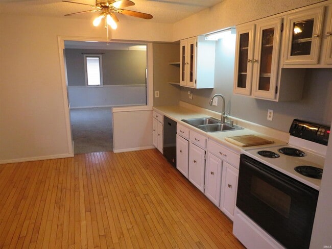 Building Photo - 413 W Harrison St