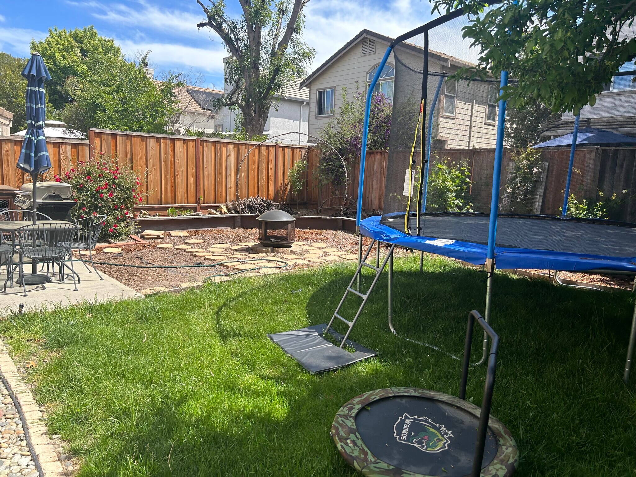 Building Photo - 9336 Lariat Dr