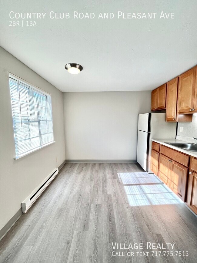 Building Photo - 605 Country Club Rd