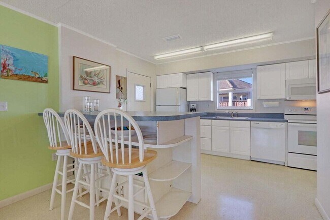 Building Photo - 1501 NE Ocean Blvd