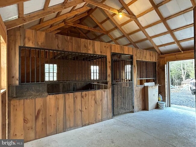 Building Photo - 136 Cedar Knoll Rd