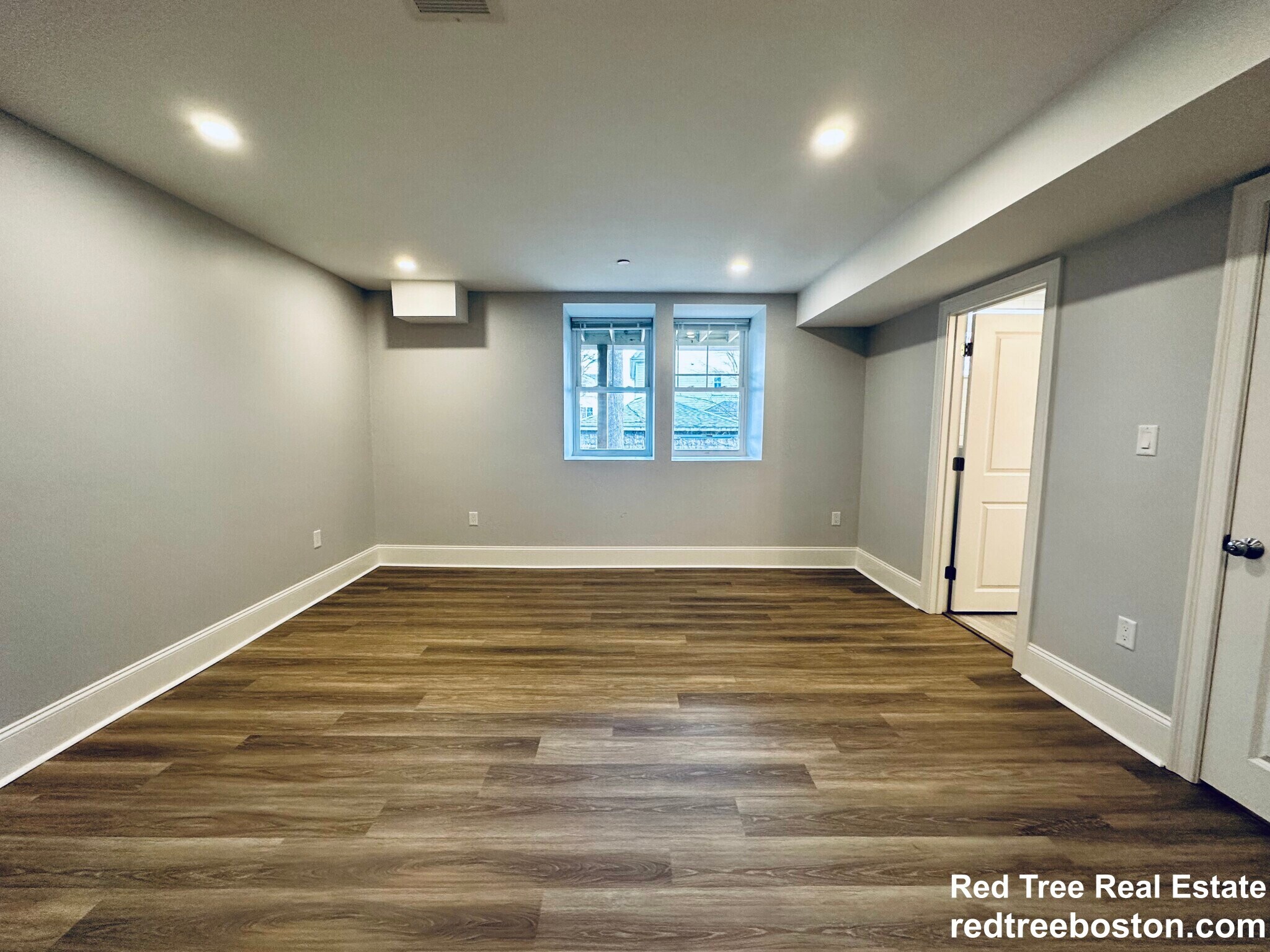 Building Photo - 100 Brooks St