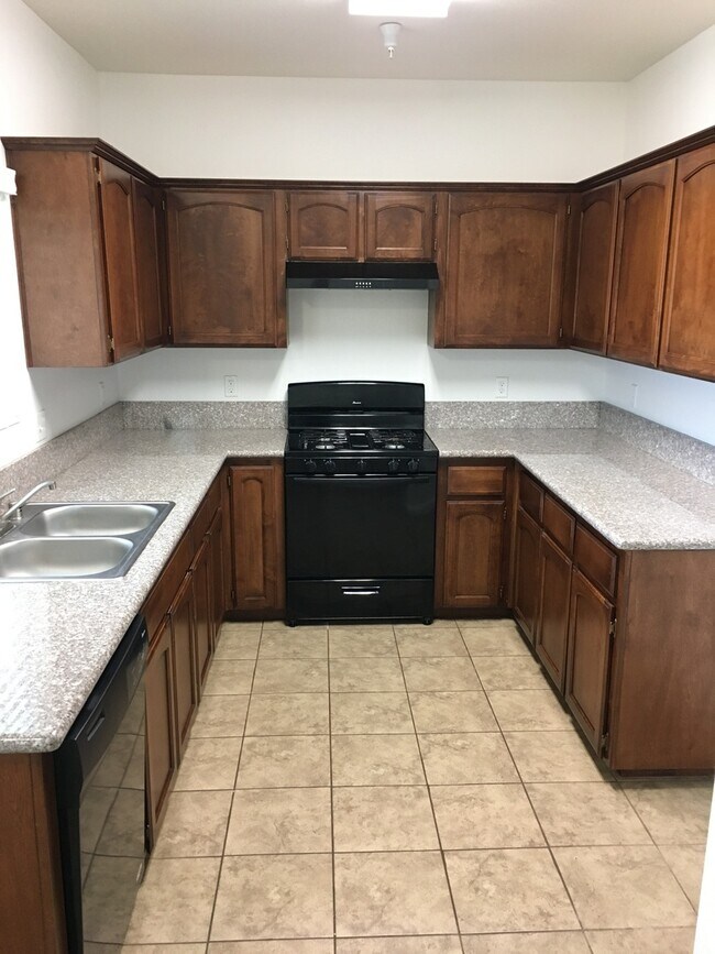 Building Photo - *Move in Special*