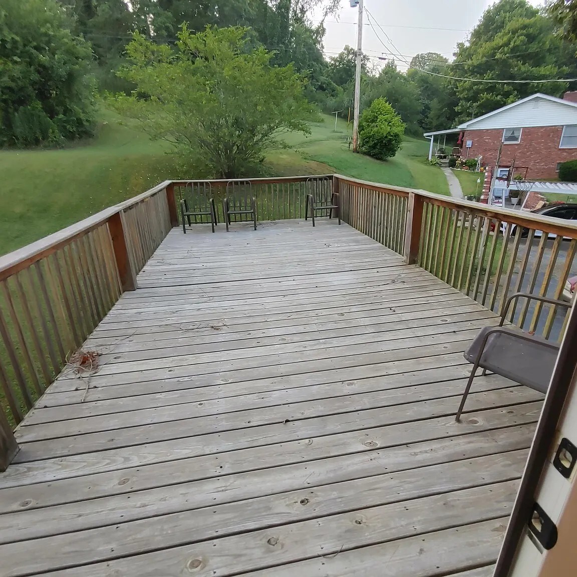 Large outdoor deck in a quiet neighborhood - 96 Ponder St