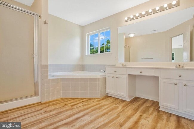 Building Photo - 9112 Granite Ct