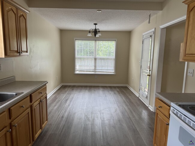 Building Photo - 109 Candy Ln