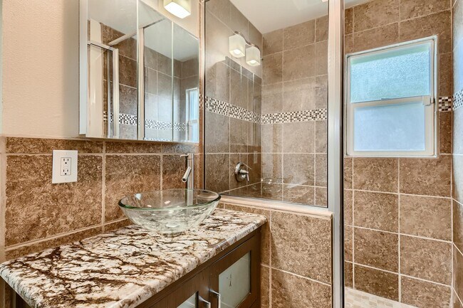 Building Photo - Gorgeous San Antonio home with large backy...