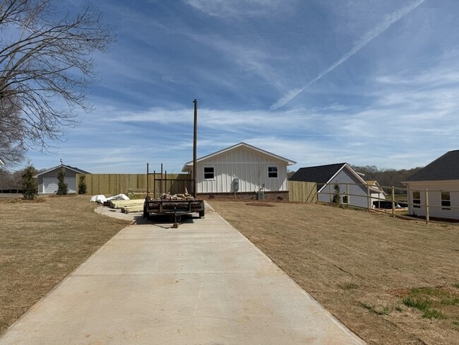 Building Photo - 223 Charlotte Place