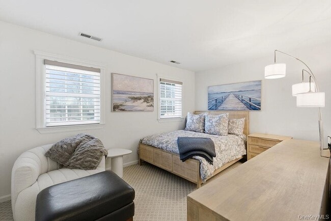 Building Photo - 10 Leland Ln