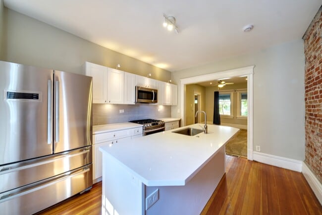 Building Photo - 2528 W 23rd Ave