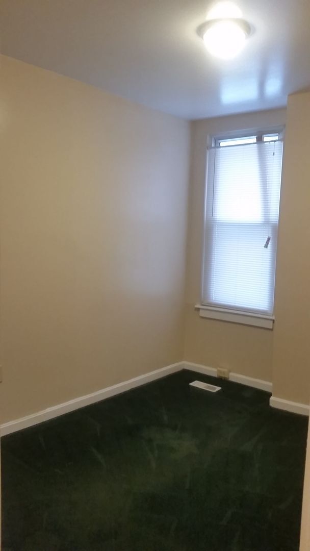 Building Photo - South Oakland renovated apartment