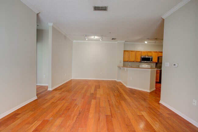 Building Photo - 520 Florida Club Blvd