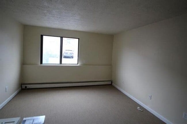 Building Photo - 55 Log St