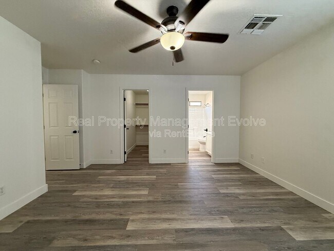 Building Photo - 2809 N 107th Dr