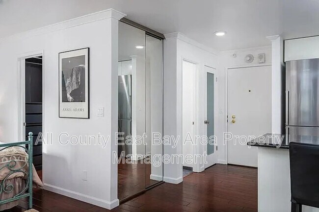Building Photo - 5 Admiral Dr