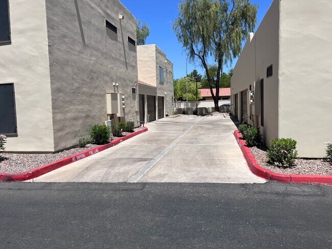 Building Photo - COMING SOON! 3 bed 3 bath Town house with ...