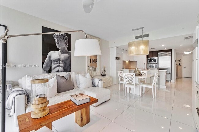 Building Photo - 17001 Collins Ave