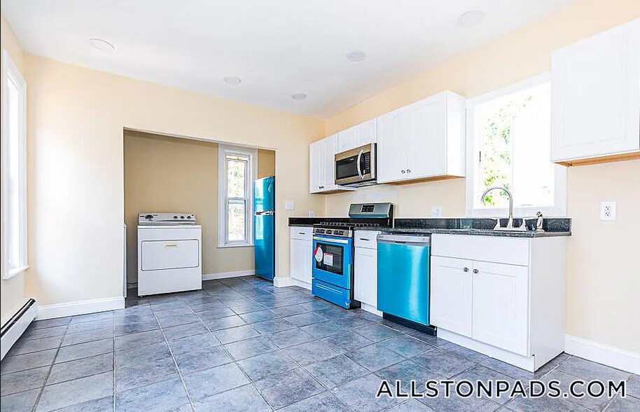 Building Photo - 36 Pratt St