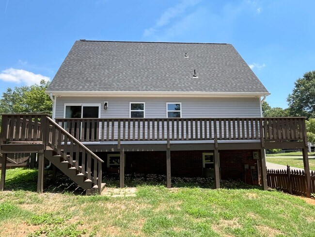 Building Photo - Completely Remodeled 4-Bedroom, 2.5-Bathroom Home
