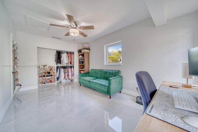 Building Photo - 10520 SW 46th Terrace