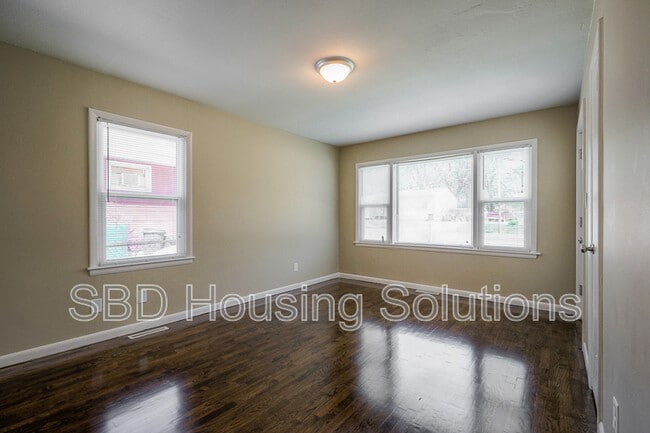 Building Photo - 711 E Fair St