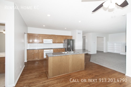 Building Photo - 9105 W 132nd Terrace