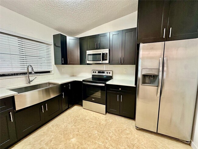 Building Photo - 10940 SW 143rd Ct