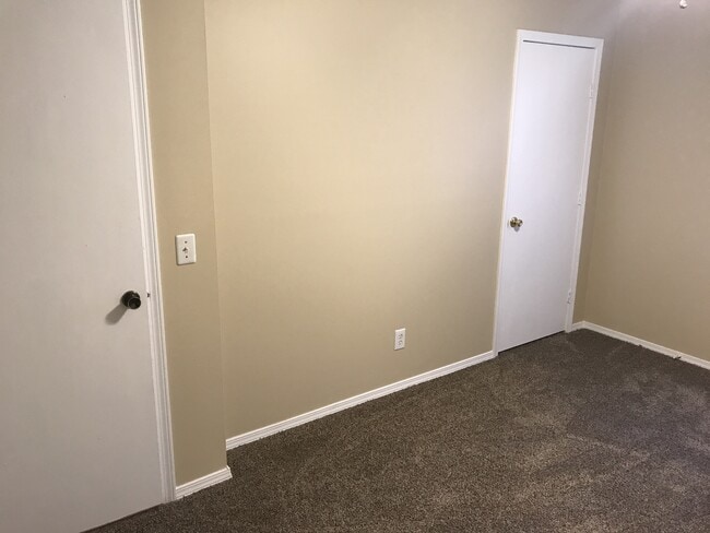 Building Photo - 3 Bedroom 2 Bathroom across from Kickapoo High School $1,495!