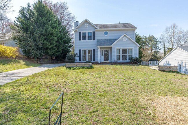 Building Photo - Immaculate updated 2 story 3 bedroom 2.5 bathroom house in the Briarwood area Greensboro